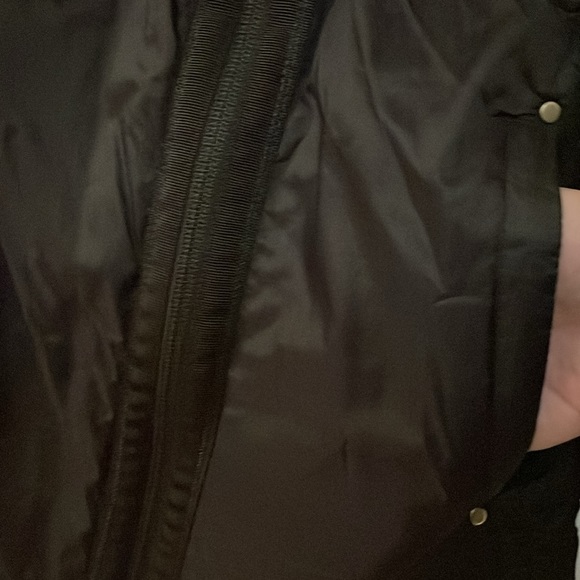 Lululemon black jacket (size 4 or 6) great condition - Picture 5 of 11